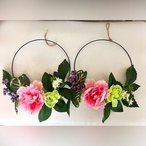 2 wire frame wreaths with spring/summer flowers‎ NWT